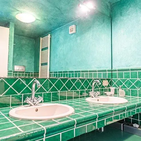 Vila Rosa Naregno *